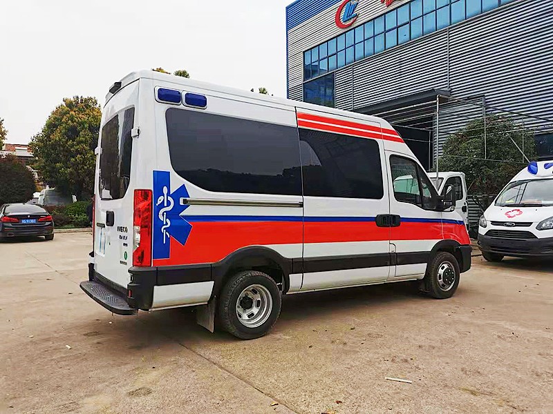 依維柯歐勝長(zhǎng)軸救護(hù)車(chē)